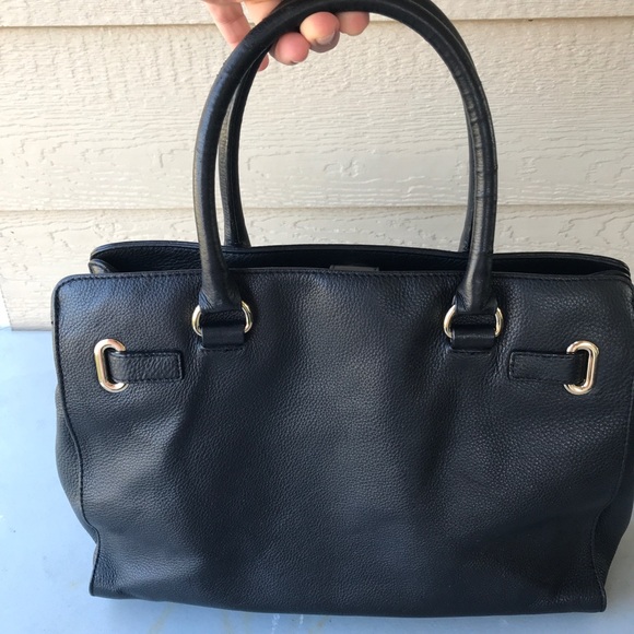 Beautiful Michael Kors Leather Purse - Picture 2 of 12